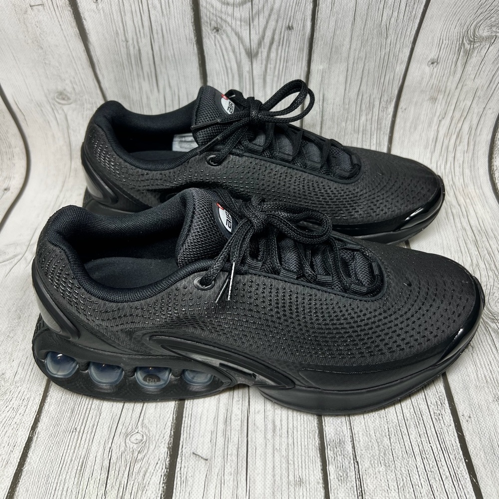 BRAND BEW Nike Air Max DN Triple Black DV3337-006 Size 8.5 BOX NO LID